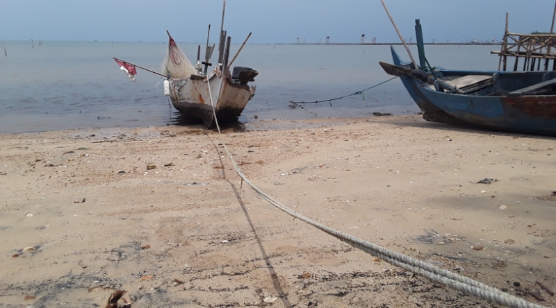 Wisata Pantai Mbah Sirah